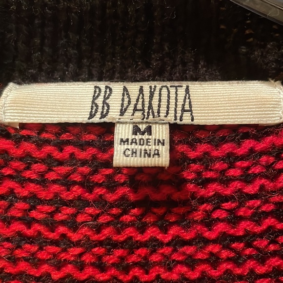 BB Dakota Wool Blend Southwest Aztec Red Black Cardigan Sweater Size Medium - Picture 6 of 9